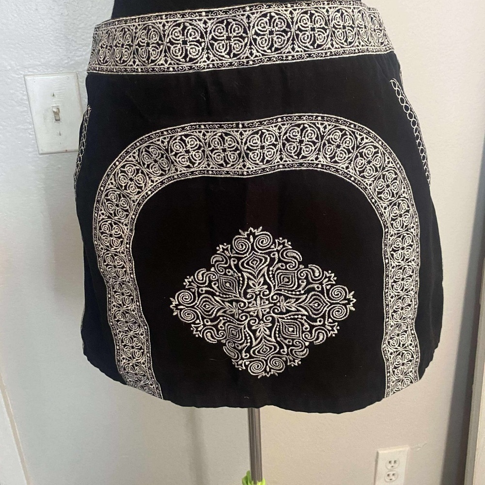 Elegant Black Mini Skirt with Intricate White Patterns